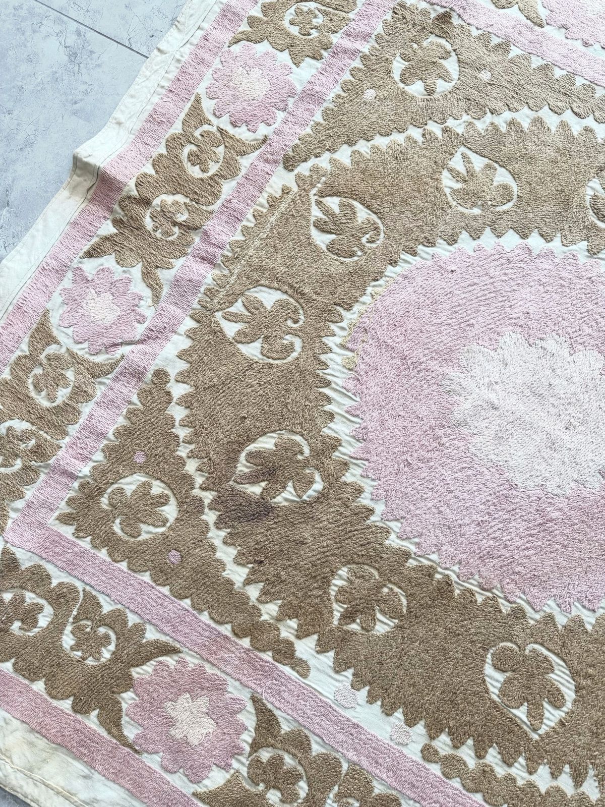 Neutrale Beige Suzani Textiel Wanddecoratie 123 x 124 cm photo Textiel