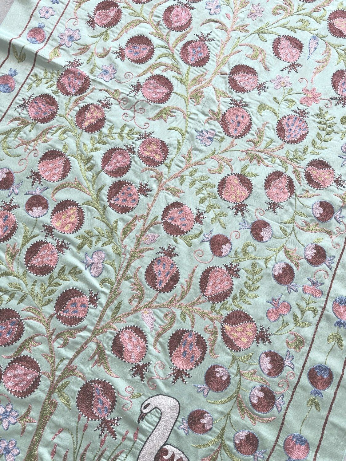Grande suzani brodée à la main, décor mural, coloris beige neutre, 105 x 190 cm photo Textiles