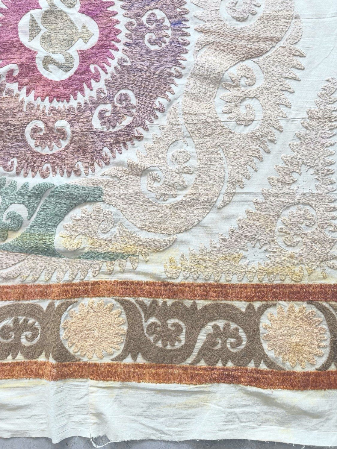 Suzani Tribal Textile   Decorative Vintage Embroidery, 126 X 150 Cm photo Textiles