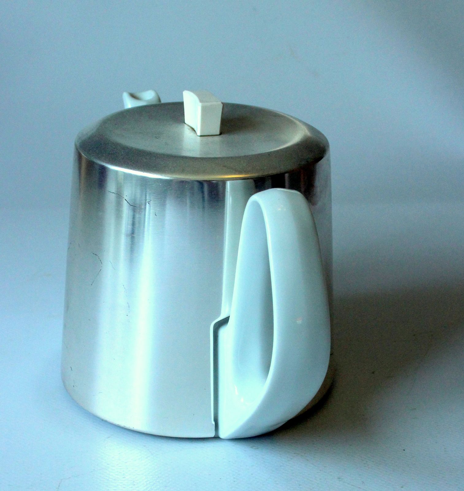 Antiek porseleinen theepot van Bauscher/Weiden, jaren 1930, met geïsoleerde metalen warmhoudkap photo for sale