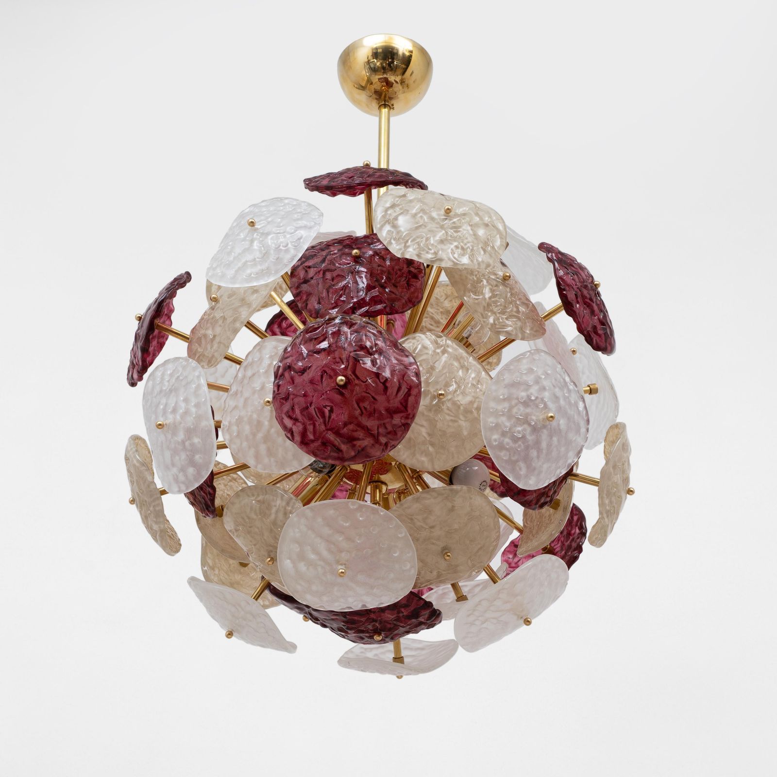 Murano Glas Sputnik Kroonluchter Kersenrood, Wit en Champagne, Messing Constructie photo Verlichting