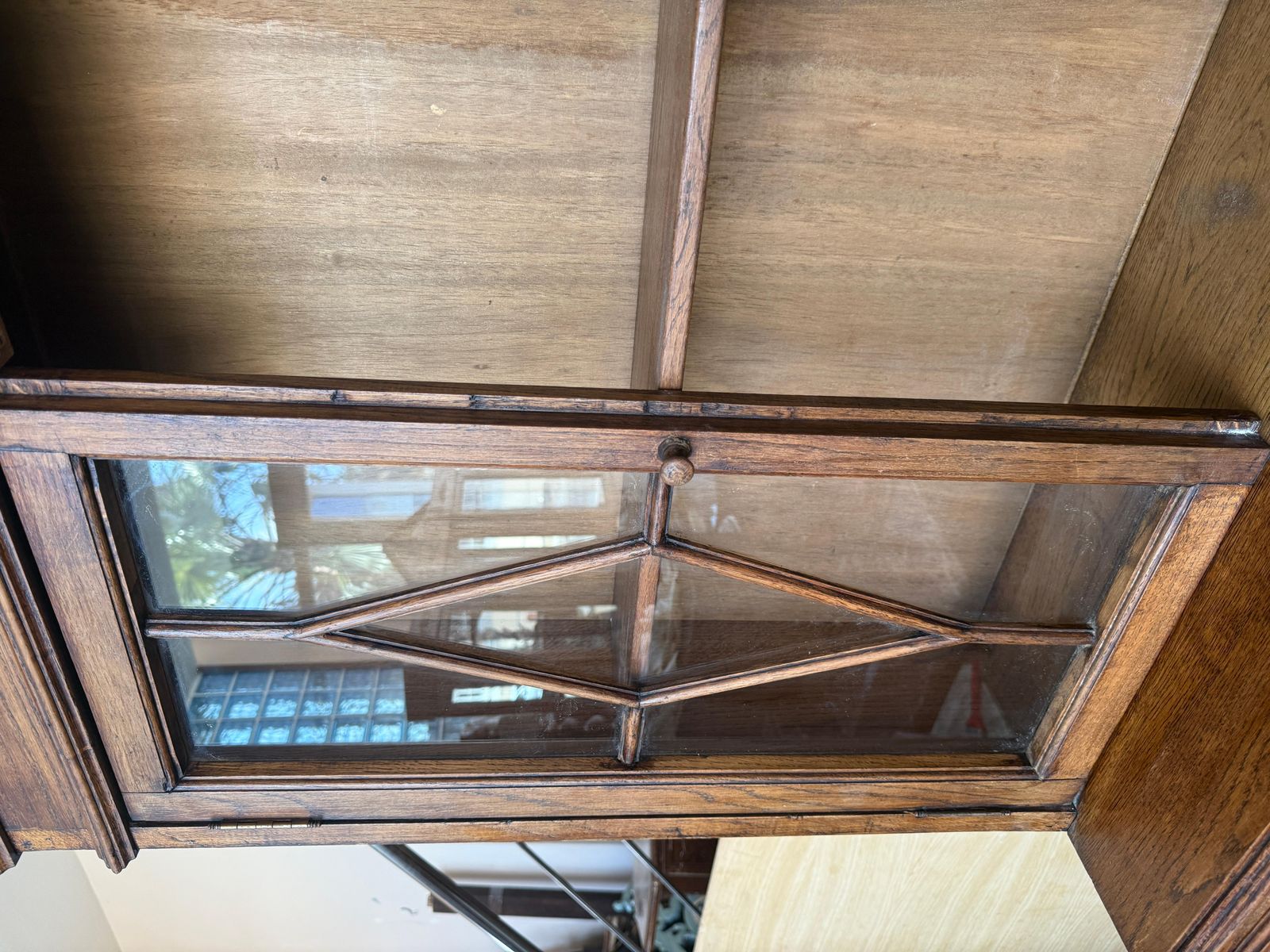 photo furniture Vitrine bureau espagnole en chêne massif avec tiroirs