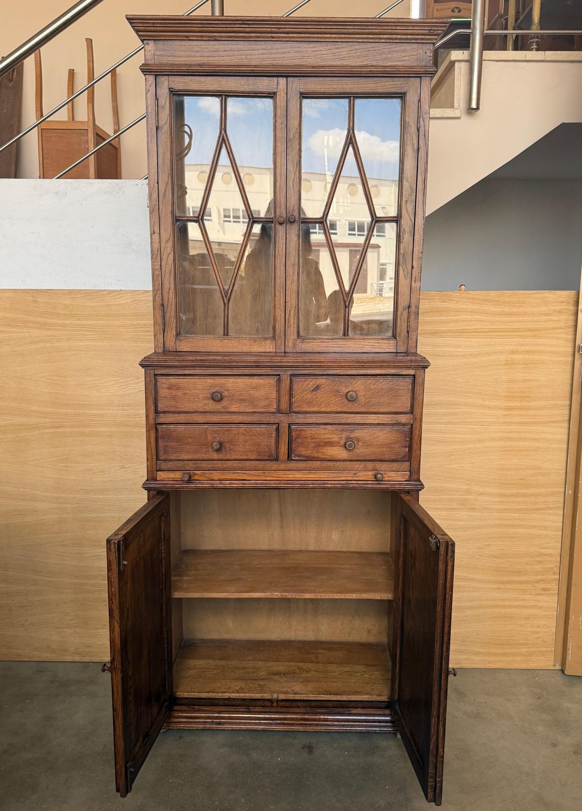 photo for sale Vitrine bureau espagnole en chêne massif avec tiroirs