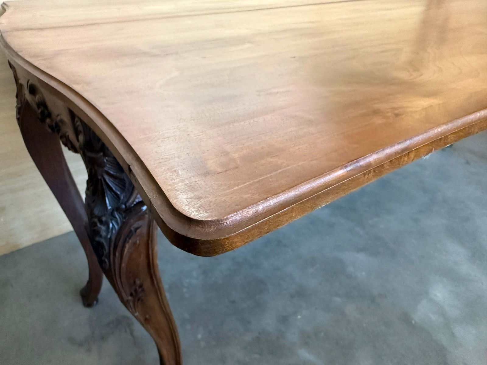 photo vinterior Console convertible de style Louis XV en bois sculpté à la main