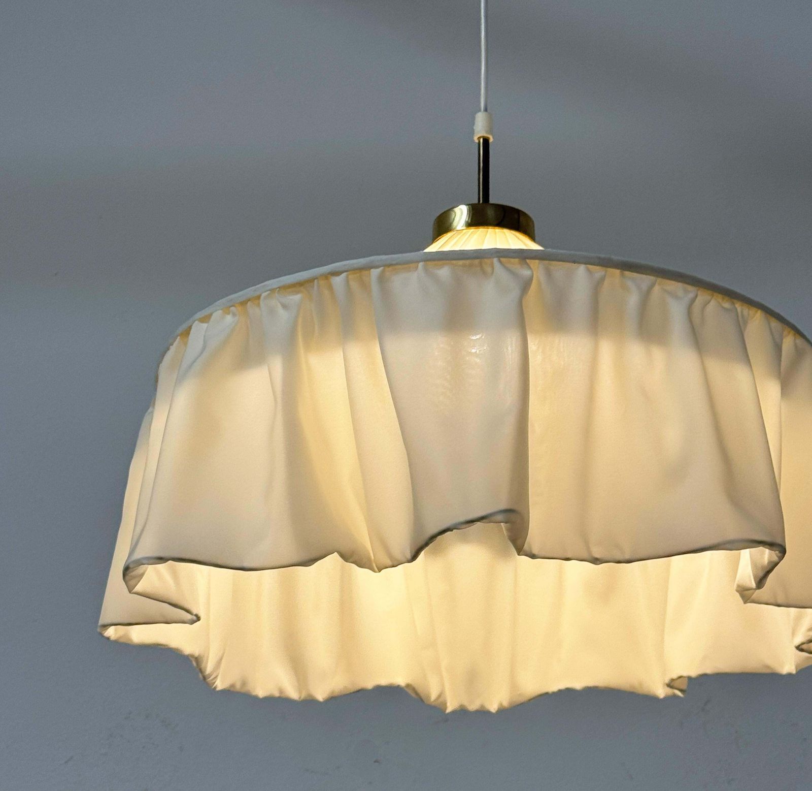 Zeldzame Josef Frank crèmekleurige zijden hanglamp, ca. jaren 1950 photo buy