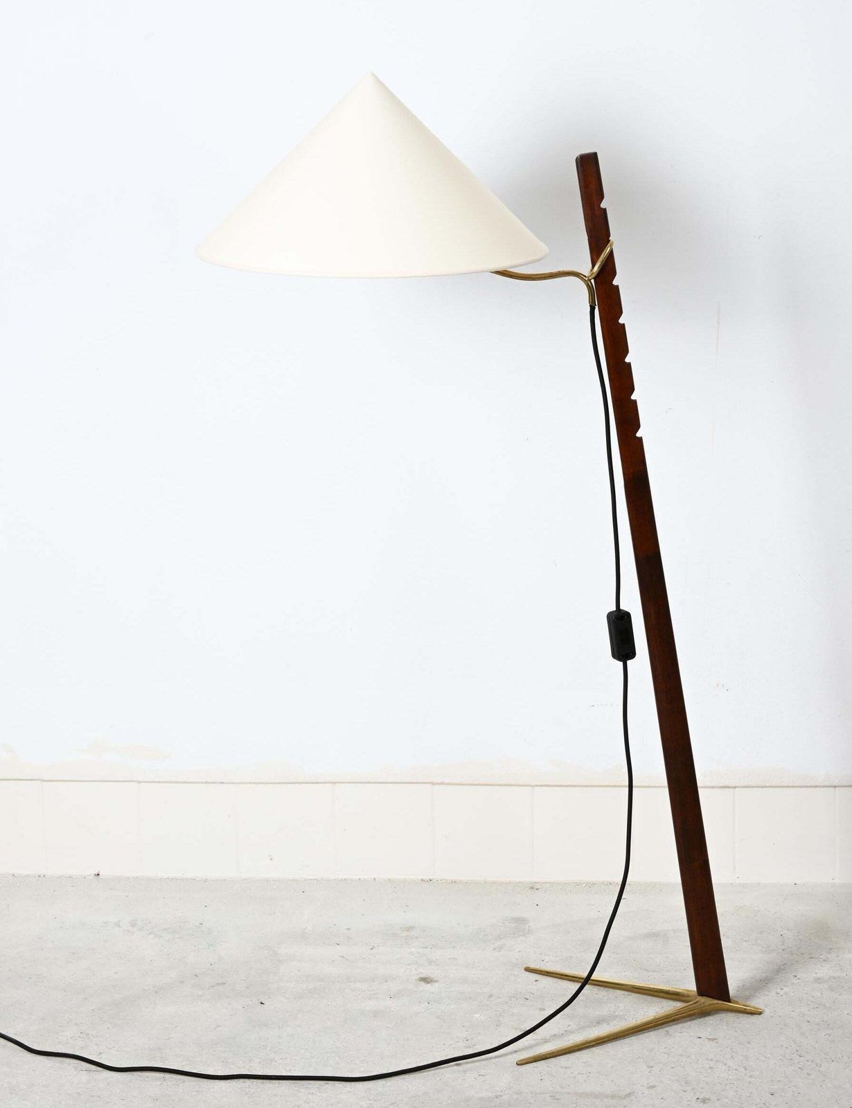 Zeldzame verstelbare mid-century vloerlamp van Rupert Nikoll photo Verlichting