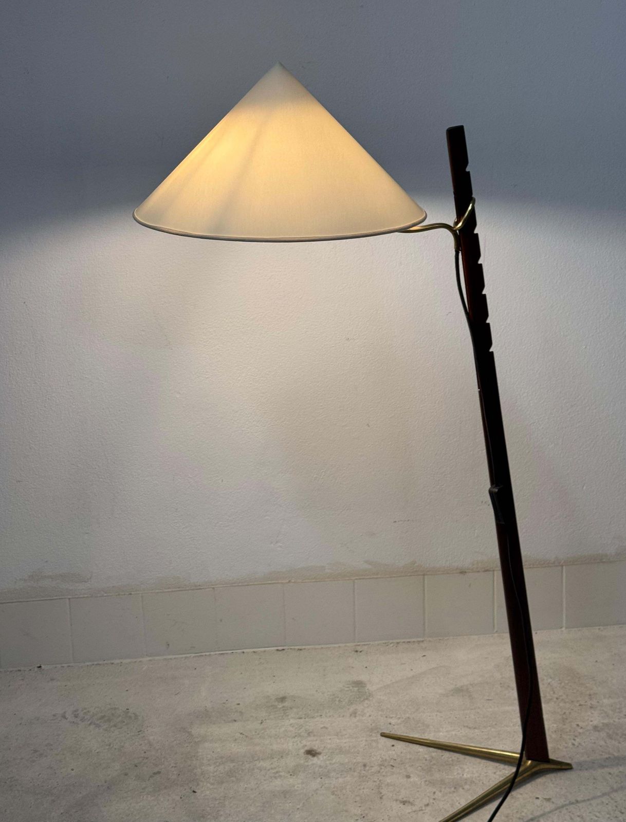 Zeldzame verstelbare mid-century vloerlamp van Rupert Nikoll photo vinterior
