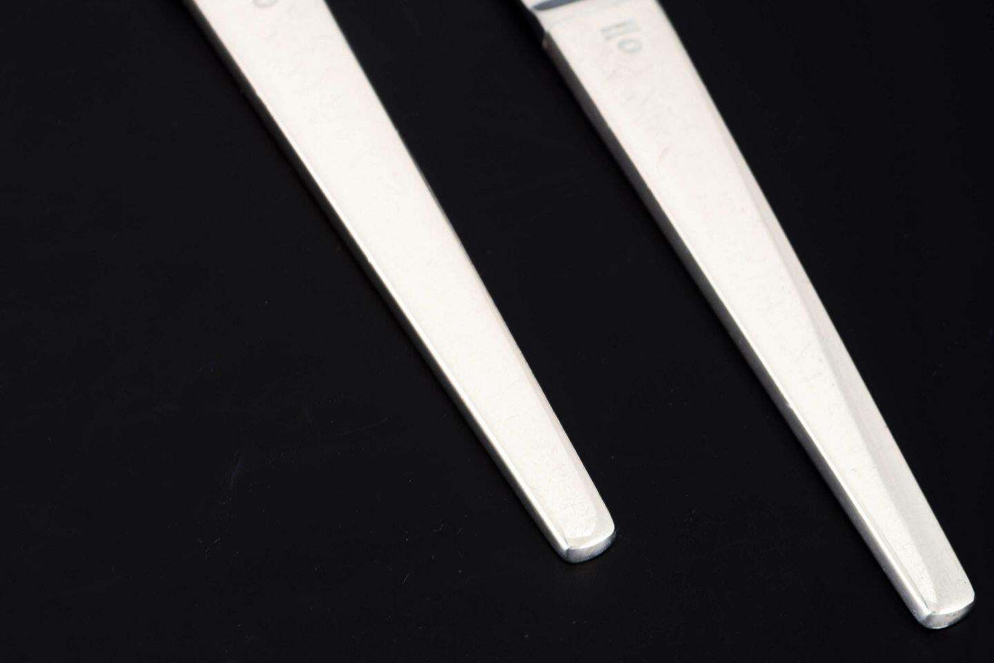 Henning Koppel pour Georg Jensen. Deux petits couteaux à déjeuner « Caravel ». photo for sale