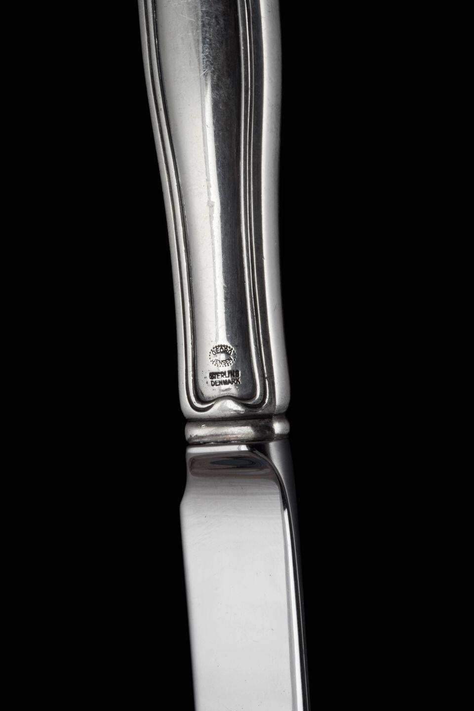 Georg Jensen. Set van vier fruitmessen in roestvrij staal en sterling zilver. photo Woonaccessoires