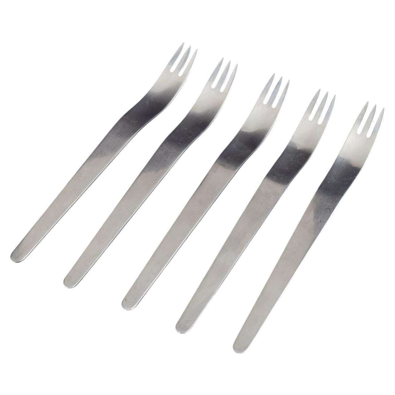 Cinq fourchettes de table Arne Jacobsen pour Georg Jensen en acier inoxydable