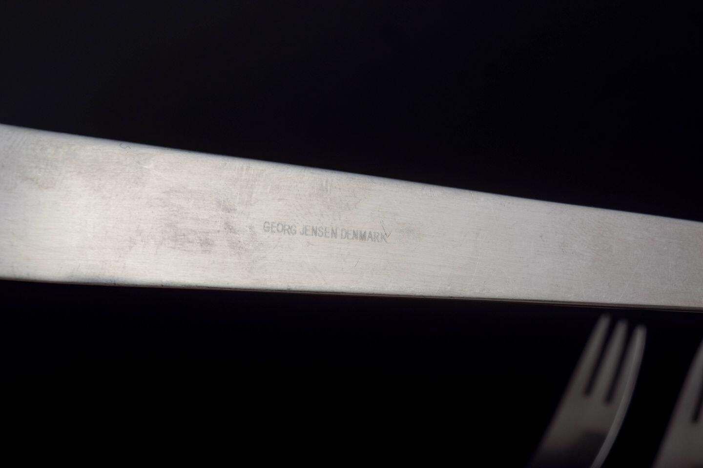 Cinq fourchettes de table Arne Jacobsen pour Georg Jensen en acier inoxydable photo Décoration