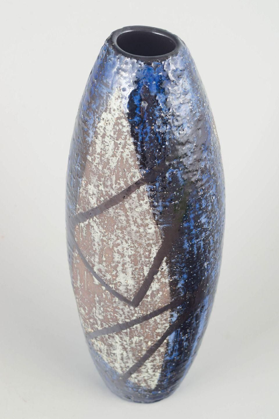 Ingrid Atterberg, Upsala Ekeby. Grote keramische vaas met getextureerd glazuur. Jaren 1960. photo furniture