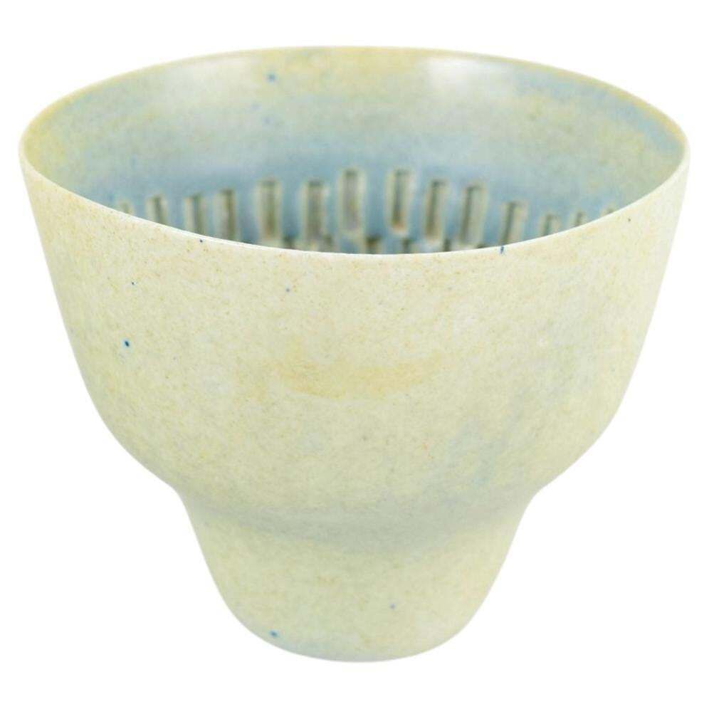 Bol miniature en céramique, potier de studio scandinave, peut-être Gustavsberg, années 1960.