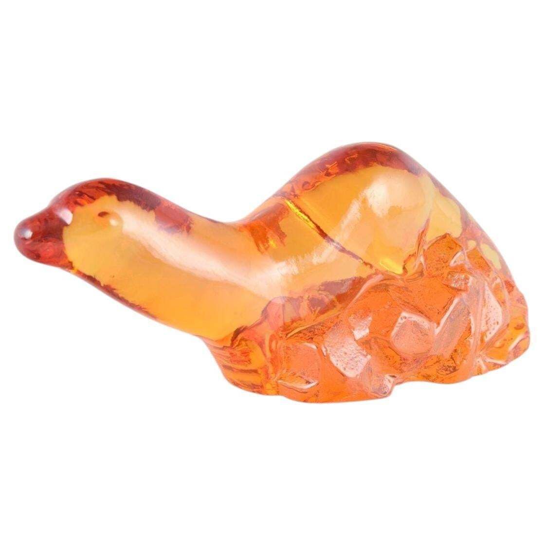 Paul Hoff pour Kosta Boda / WWF. Figurine de phoque en verre d'art ambré, années 1970.