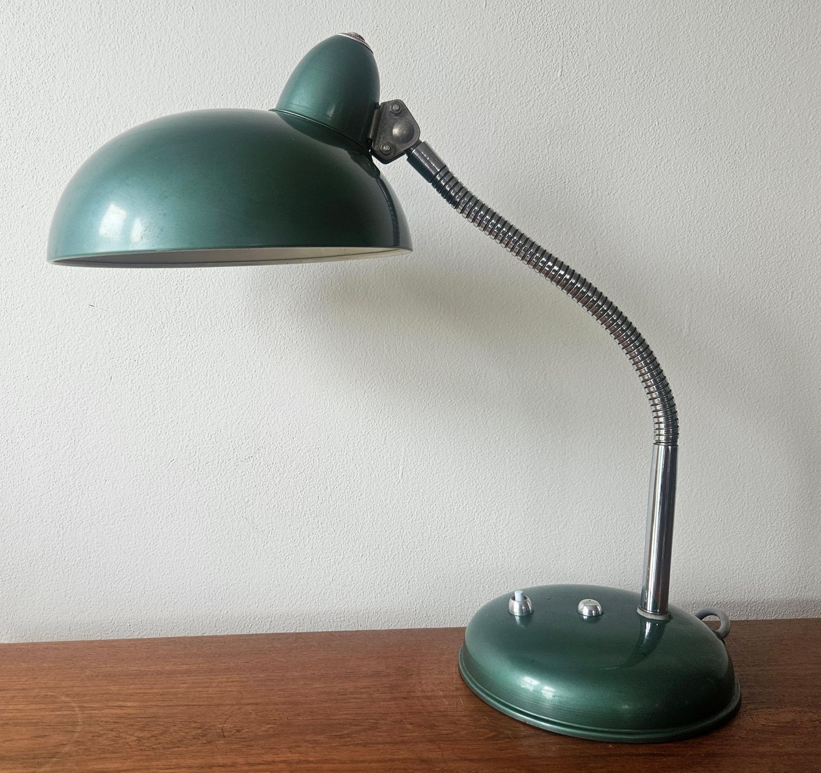 Zeer zeldzame mid-century industriële tafel- of bureaulamp – Helo Leuchten, Duitsland, ca. jaren 1950 photo furniture