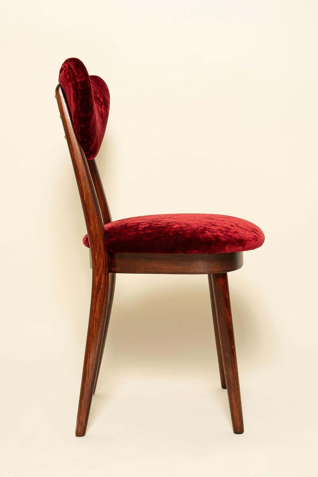 Twee mid-century fauteuils met hartvormige rugleuning, bekleed met Dedar-fluweel, Europa, ca. jaren 1960 photo for sale