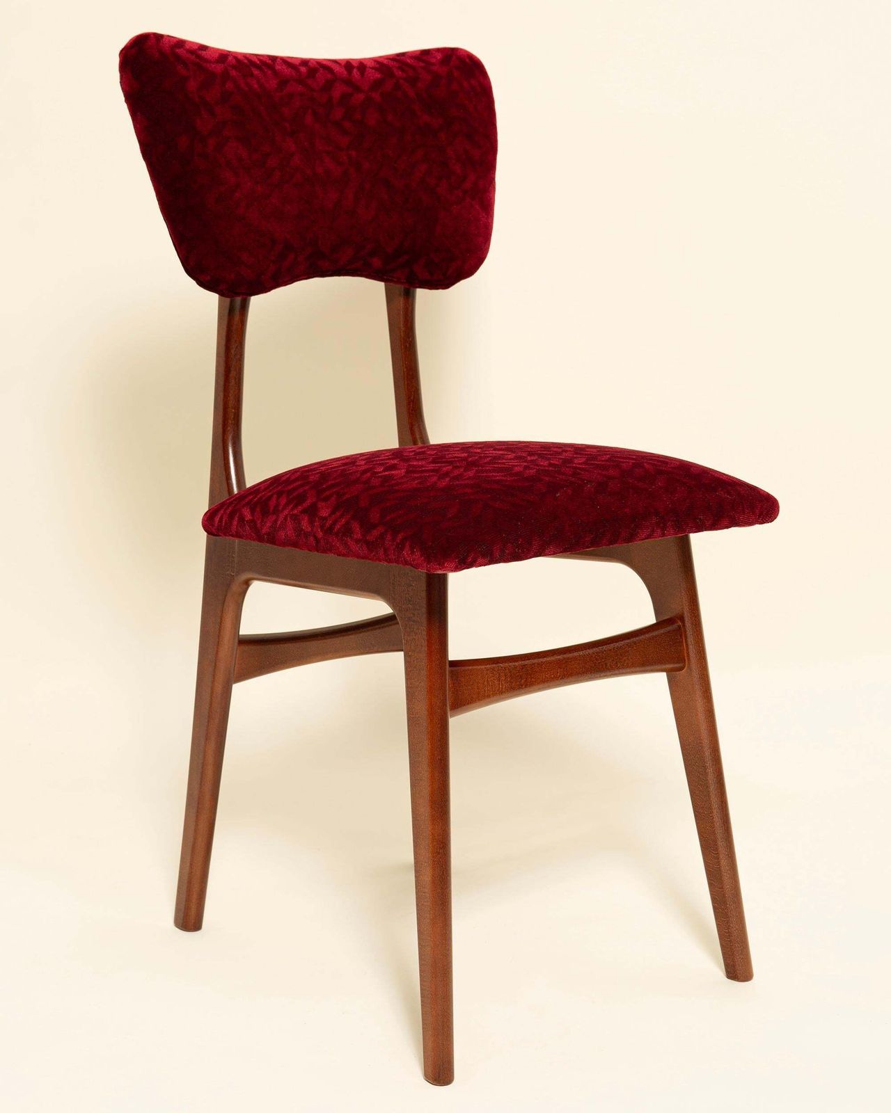 Mid-Century vlinderchair, bordeauxrood fluweel Bacara, Dedar, walnoothout, 1960 photo for sale