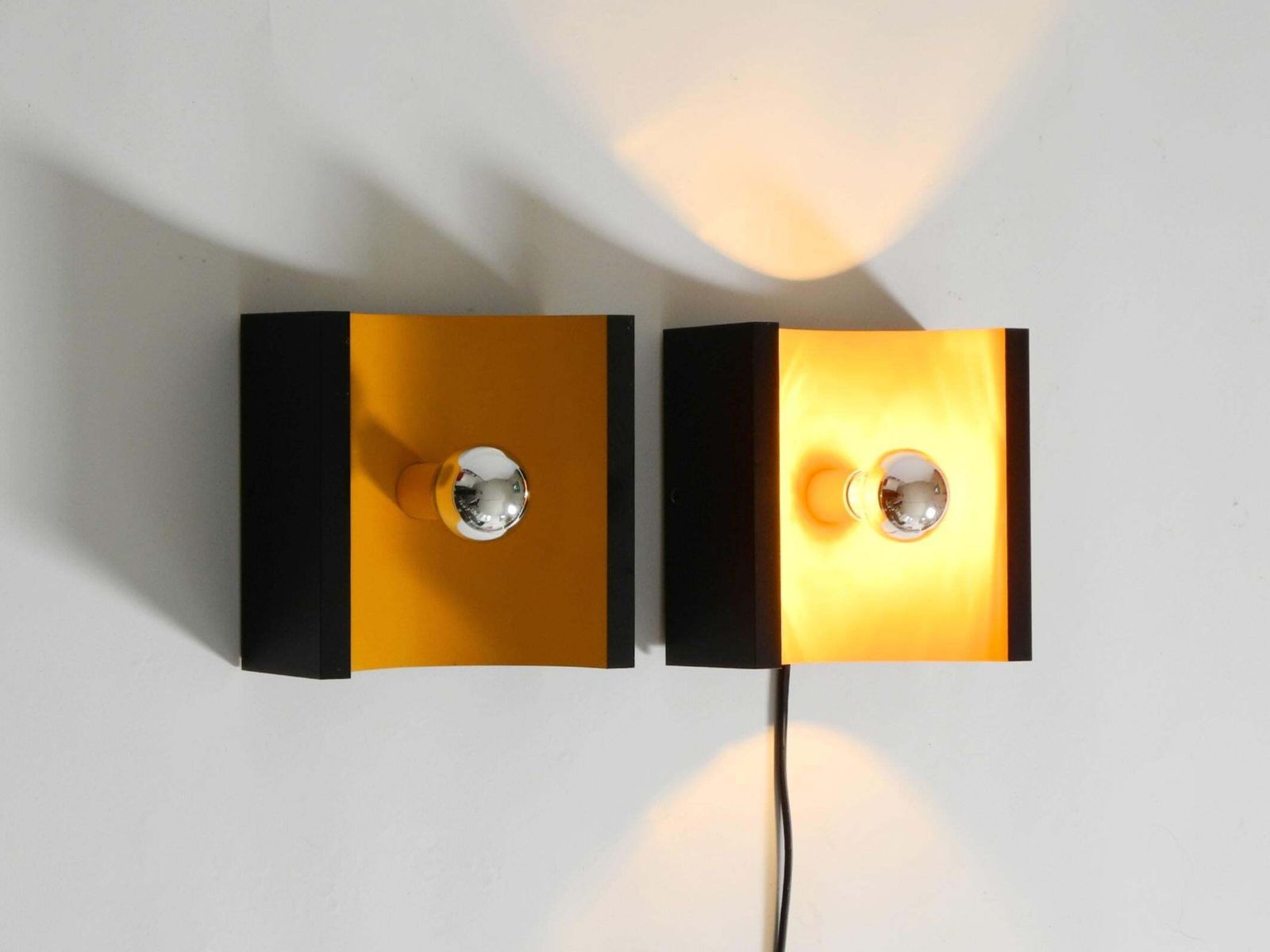 Een paar Space Age metalen wandlampen uit de jaren 1960 van Klaus Hempel voor Kaiser Leuchten photo vinterior