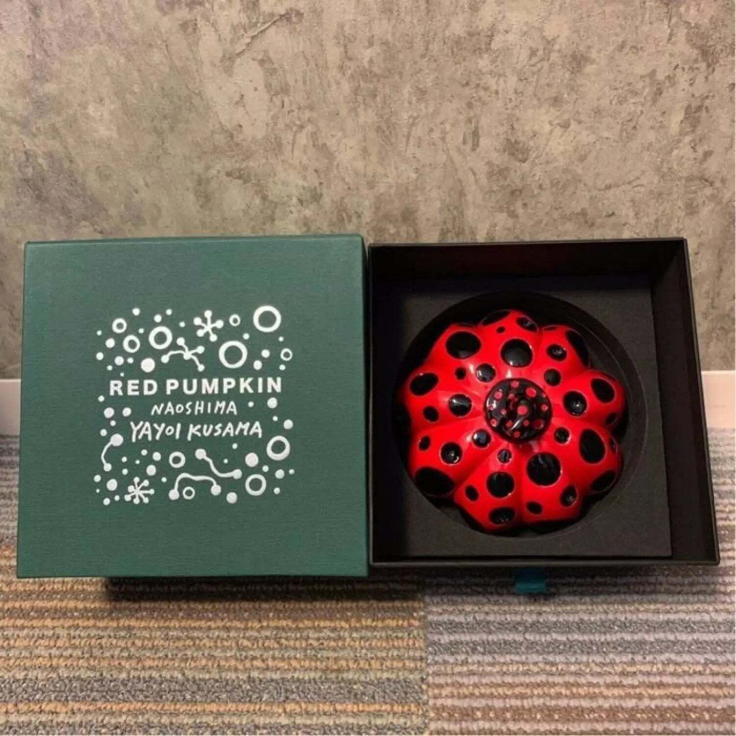 Sculpture en résine Yayoi Kusama Red Pumpkin Naoshima, édition limitée photo for sale