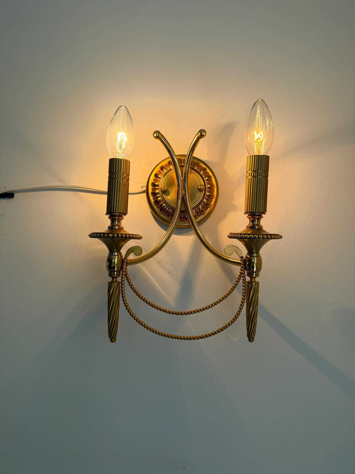 photo furniture Vintage paar Gaetano Sciolari dubbele wandlampen in verguld messing | Hollywood Regency, jaren 1960/70