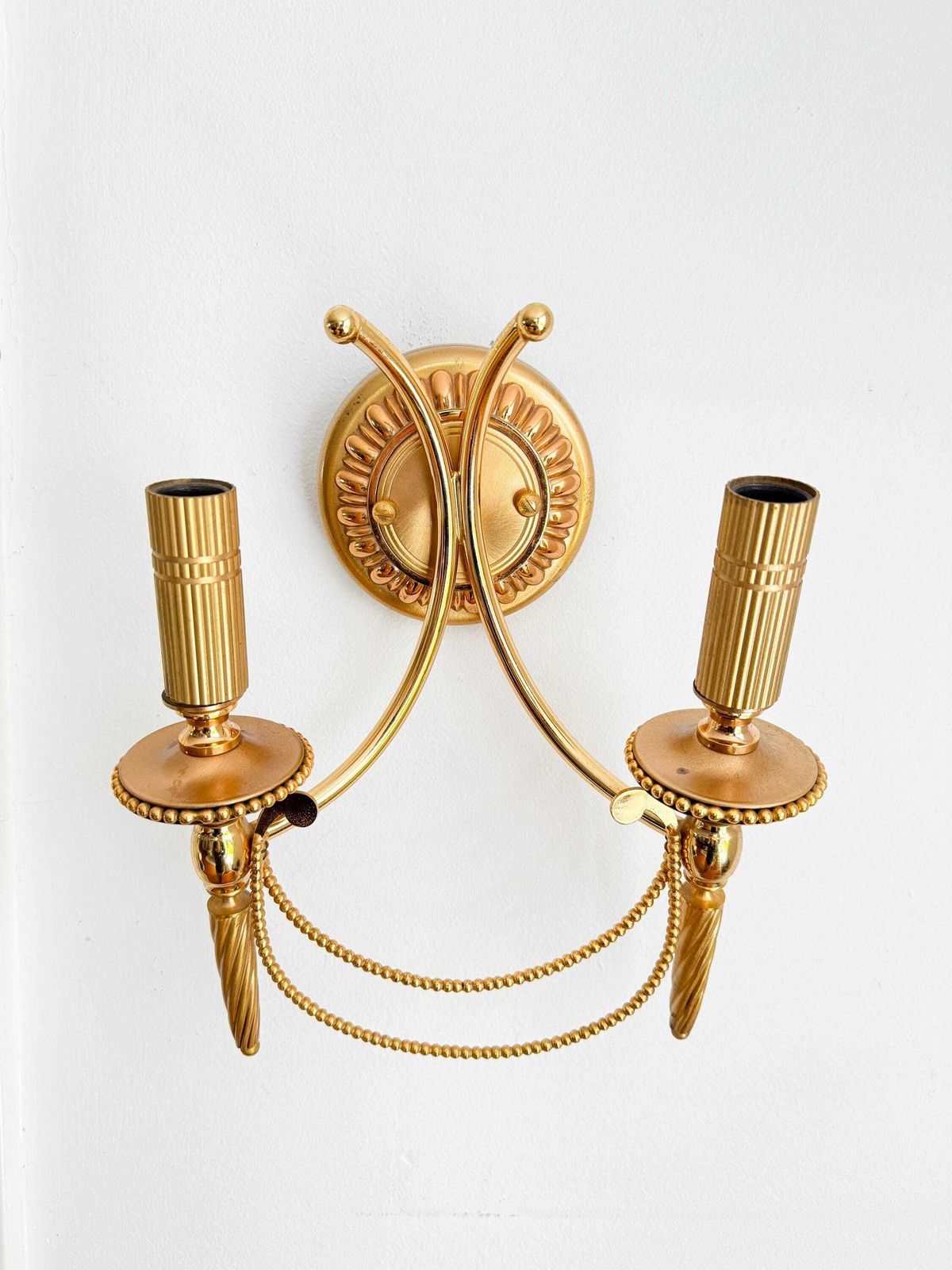photo for sale Vintage paar Gaetano Sciolari dubbele wandlampen in verguld messing | Hollywood Regency, jaren 1960/70