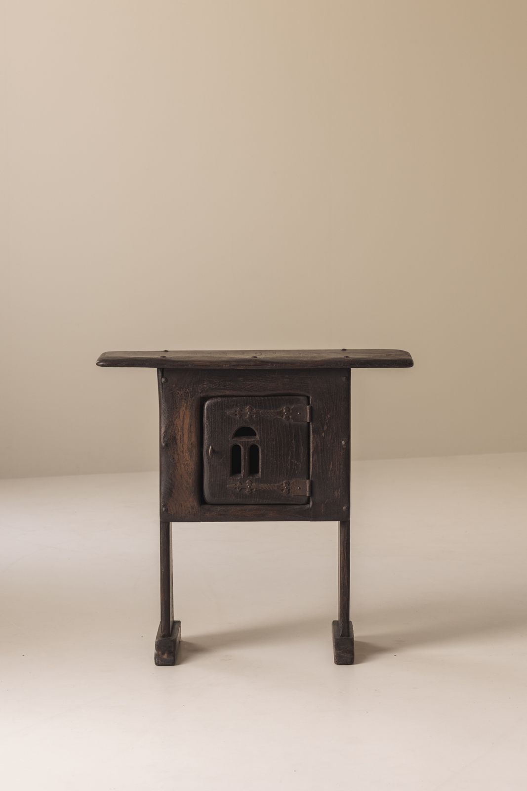Frans rustiek kastje / bijzettafel, begin 20e eeuw photo for sale