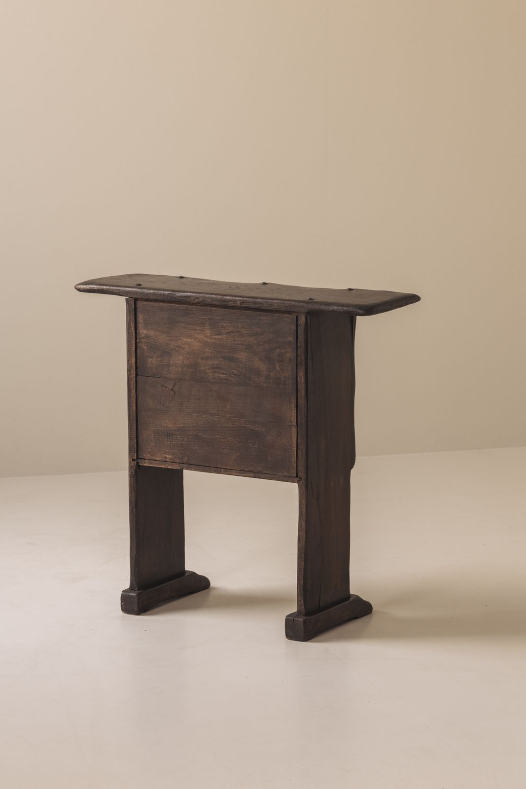 Meubels Frans rustiek kastje / bijzettafel, begin 20e eeuw photo