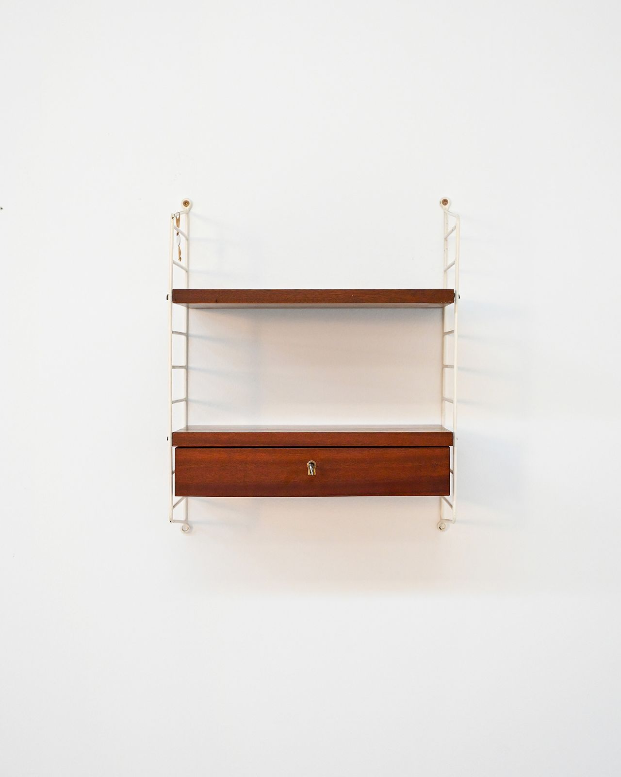 "Bfb Hyllan" wandkastsysteem van Nisse Strinning voor String, ca. jaren 1950 photo furniture