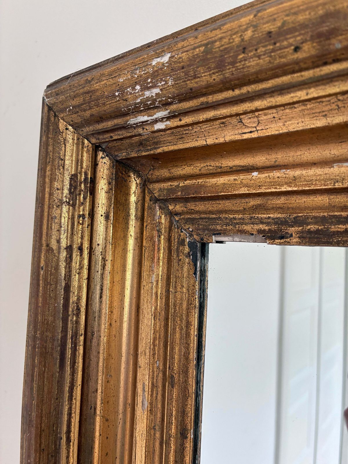 Antieke vergulde wandspiegel in goud photo furniture