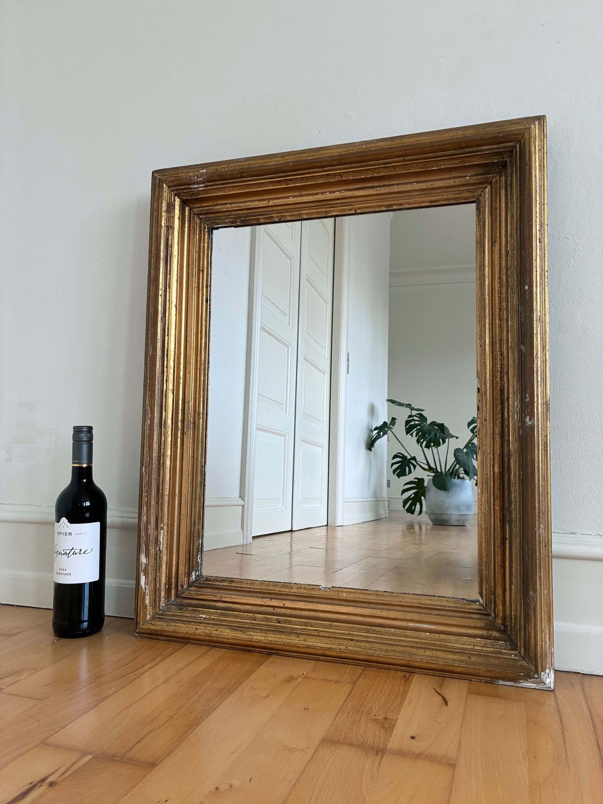 Antieke vergulde wandspiegel in goud photo Woonaccessoires