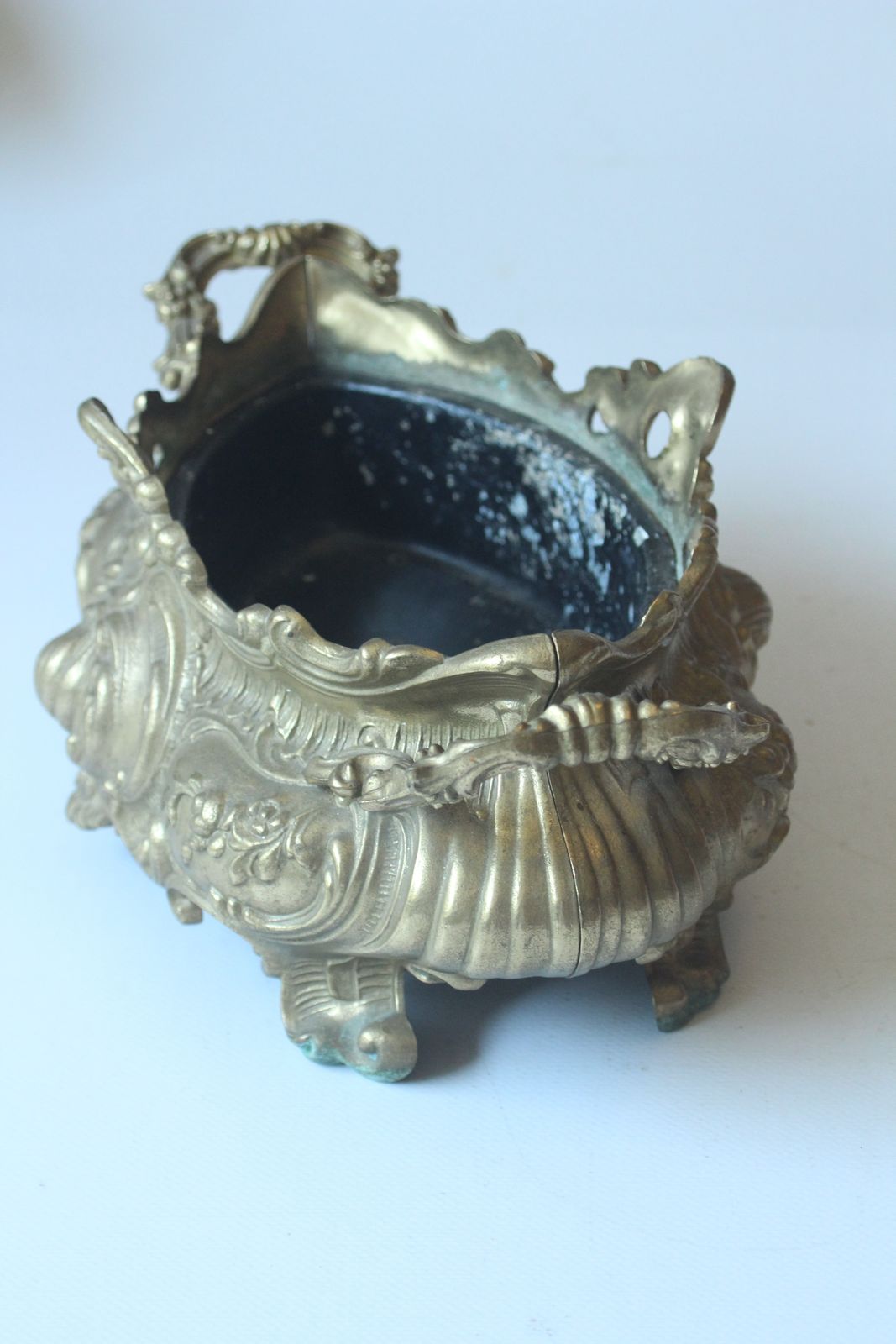 Bloempot | Art Nouveau jardinière van massief messing met metalen binnenbak, ca. 1900 photo 170.0