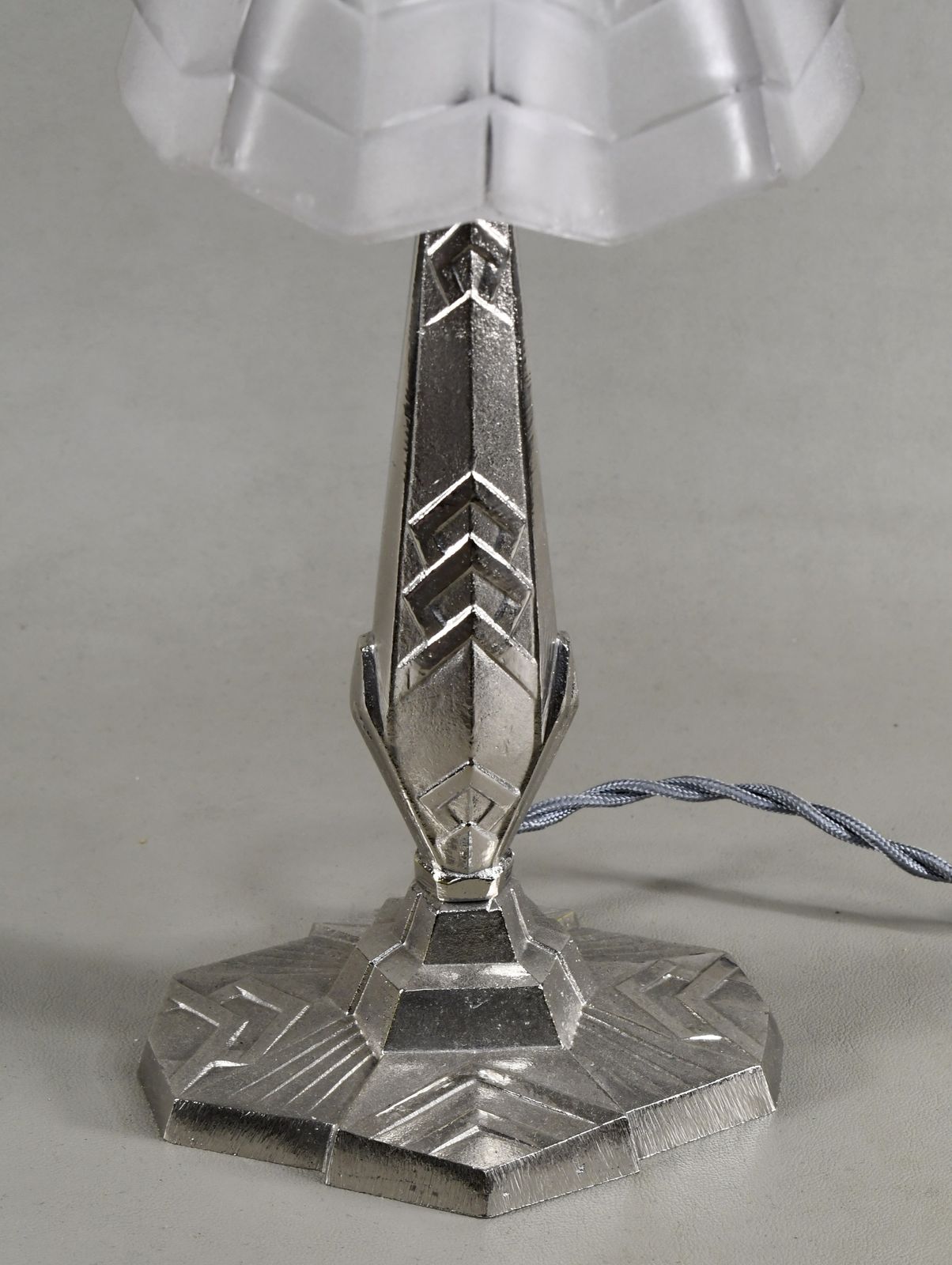 Franse art deco lamp ca. 1930 by Degue photo for sale