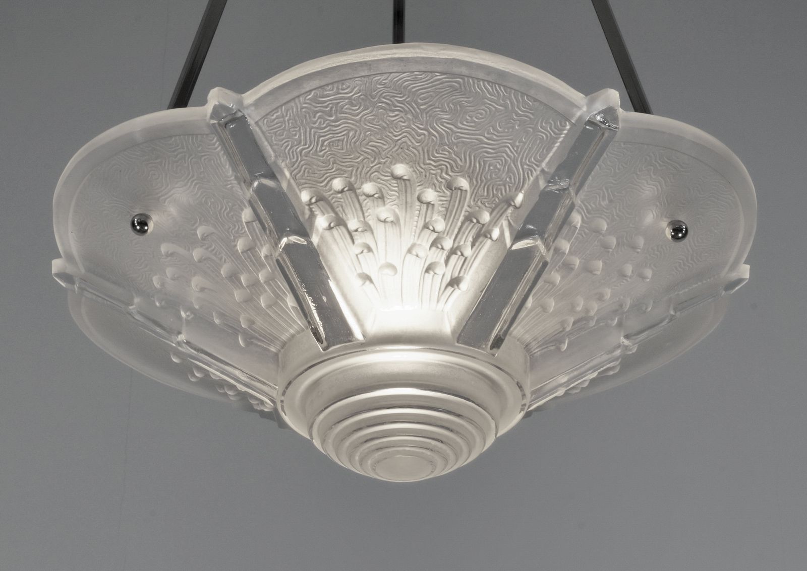photo furniture Franse Art Deco Plafondlamp uit 1925 van Muller Frères