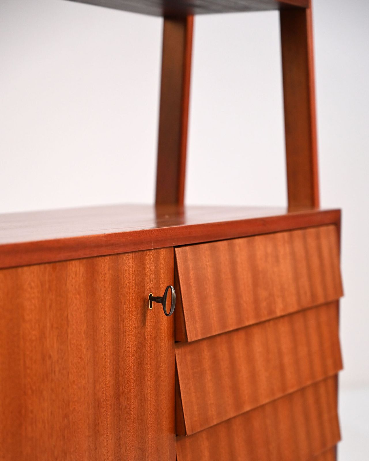 photo furniture Scandinavische mahonie boekenkast, jaren 1960