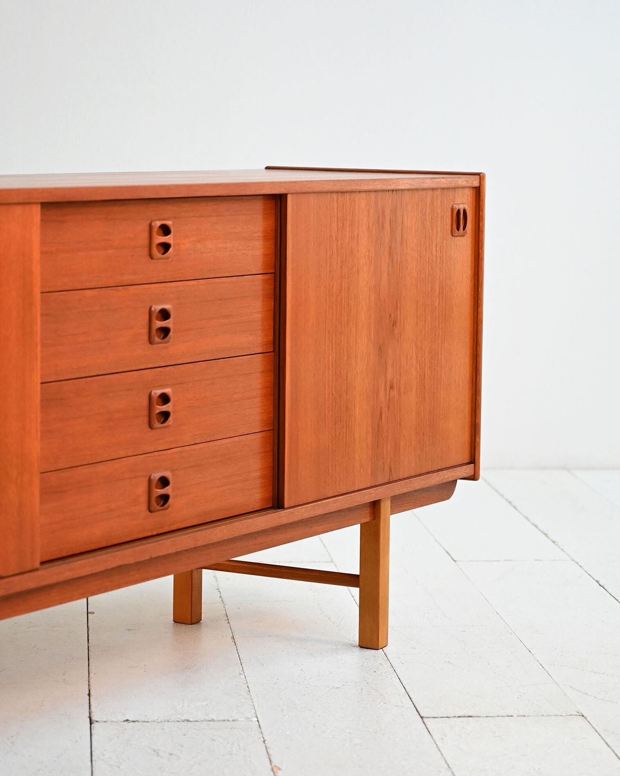 Scandinavisch teakhouten dressoir "Korsör" ca. jaren 1960 photo vinterior