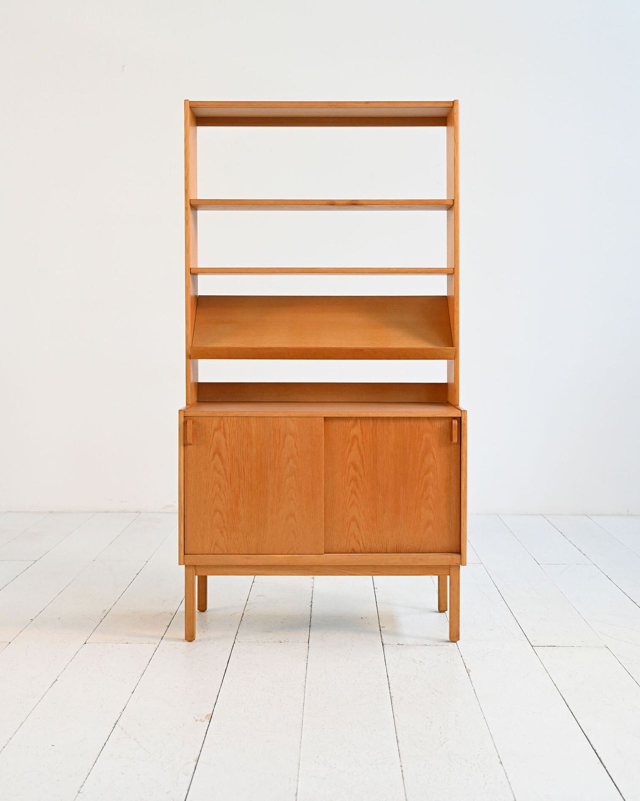 "Bodafors" Wandkast van Bertil Fridhagen, 1964 photo vinterior