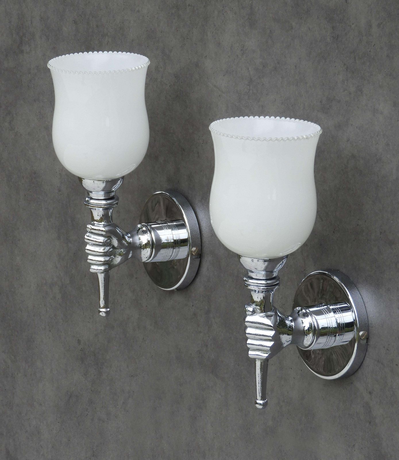 André Arbus wandlampen met fakkelhouder, Frankrijk, ca. 1960, 2 paar beschikbaar photo furniture
