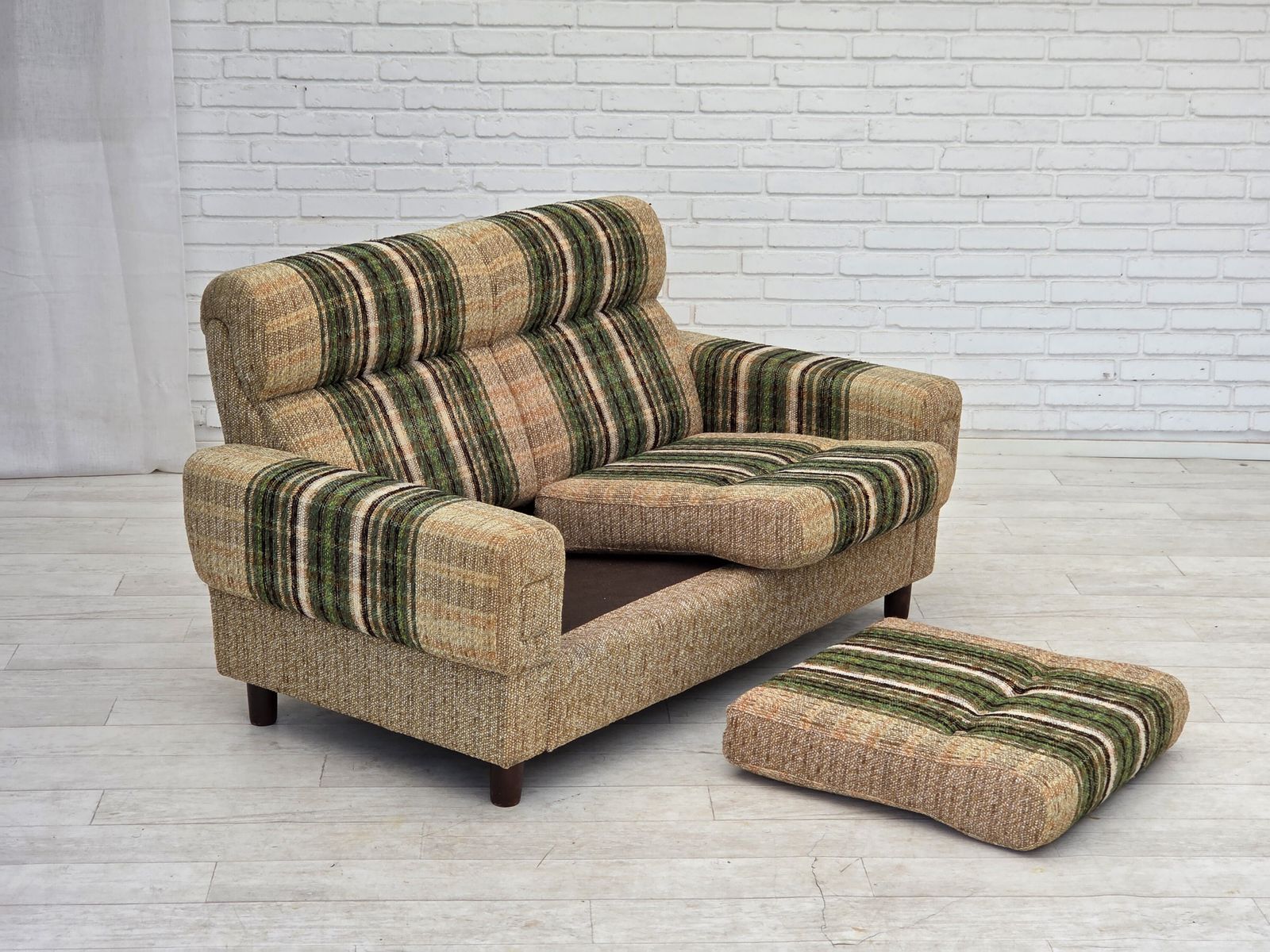 1980s, Danish 2 Seater Sofa By Nisbo Horsens, Furniture Wool. photo vintage