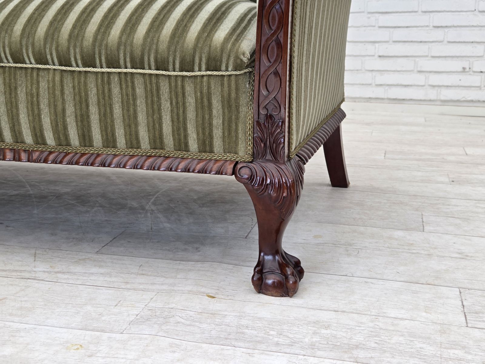 Ca. jaren 1950, 3-zitsbank Deens design, groen meubelvelours, teakhout. photo Meubels
