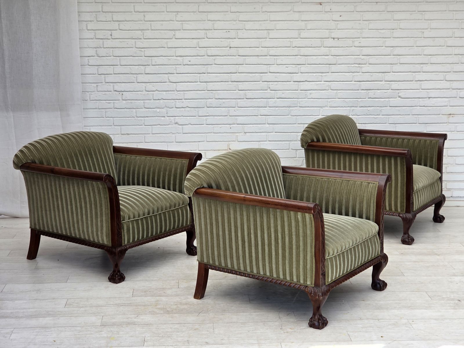 Ca. jaren 1950, Deense fauteuil, meubelvelours, teakhout. photo furniture