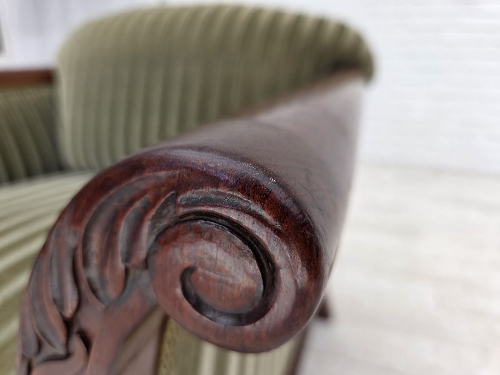 Ca. jaren 1950, Deense fauteuil, meubelvelours, teakhout. photo buy