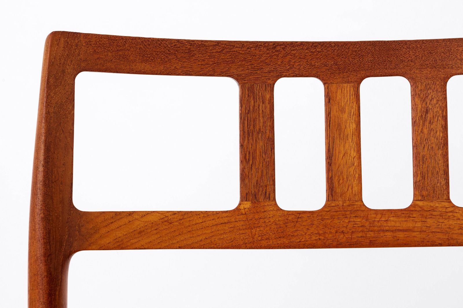 1 van 3 Niels Otto Møller Model 79 stoelen – iconisch Deens teakdesign, ca. jaren 1960 photo 770.0