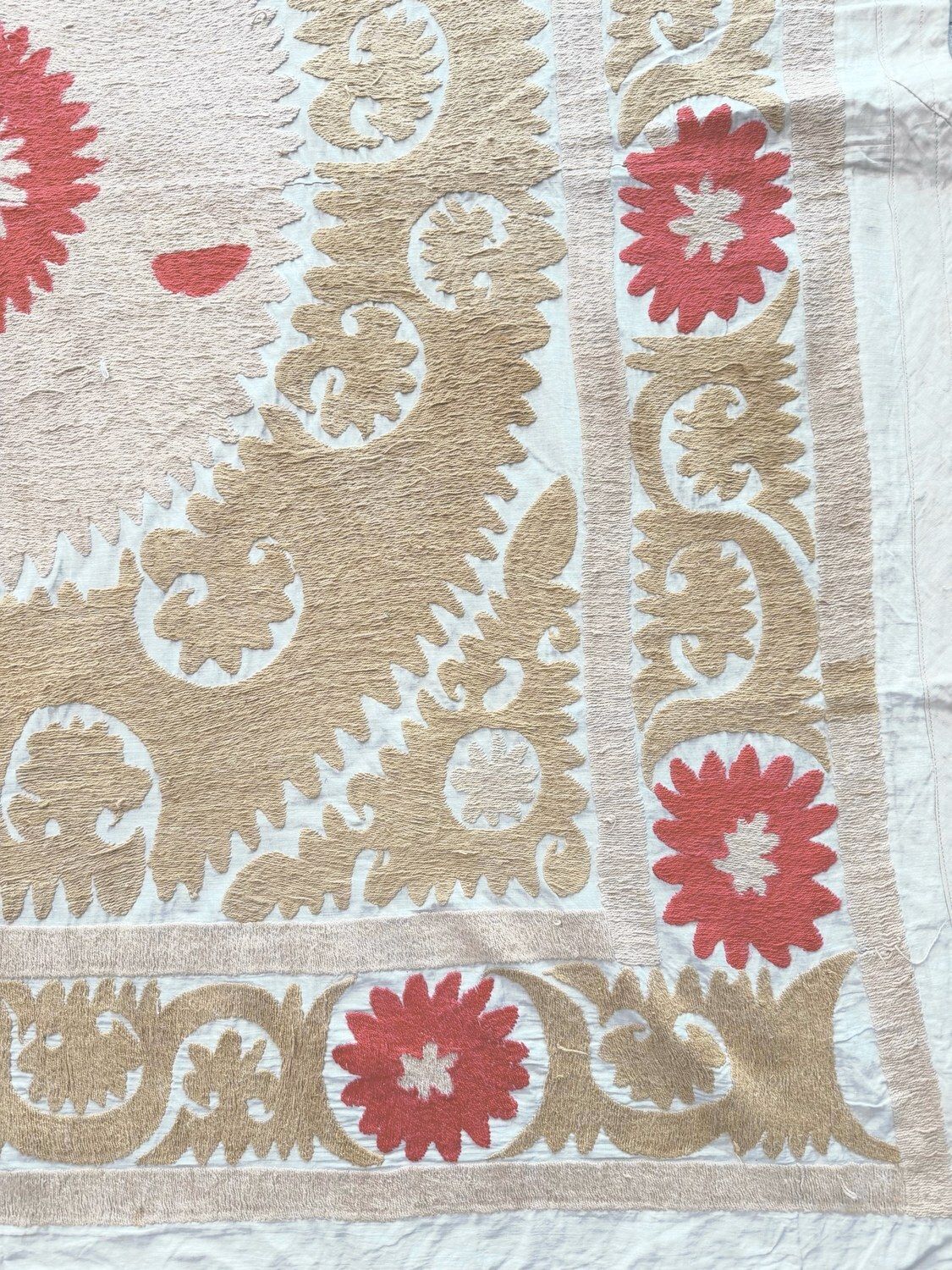 Suzani vintage brodé, tons neutres beige, Asie, 130 x 153 cm photo 281.0