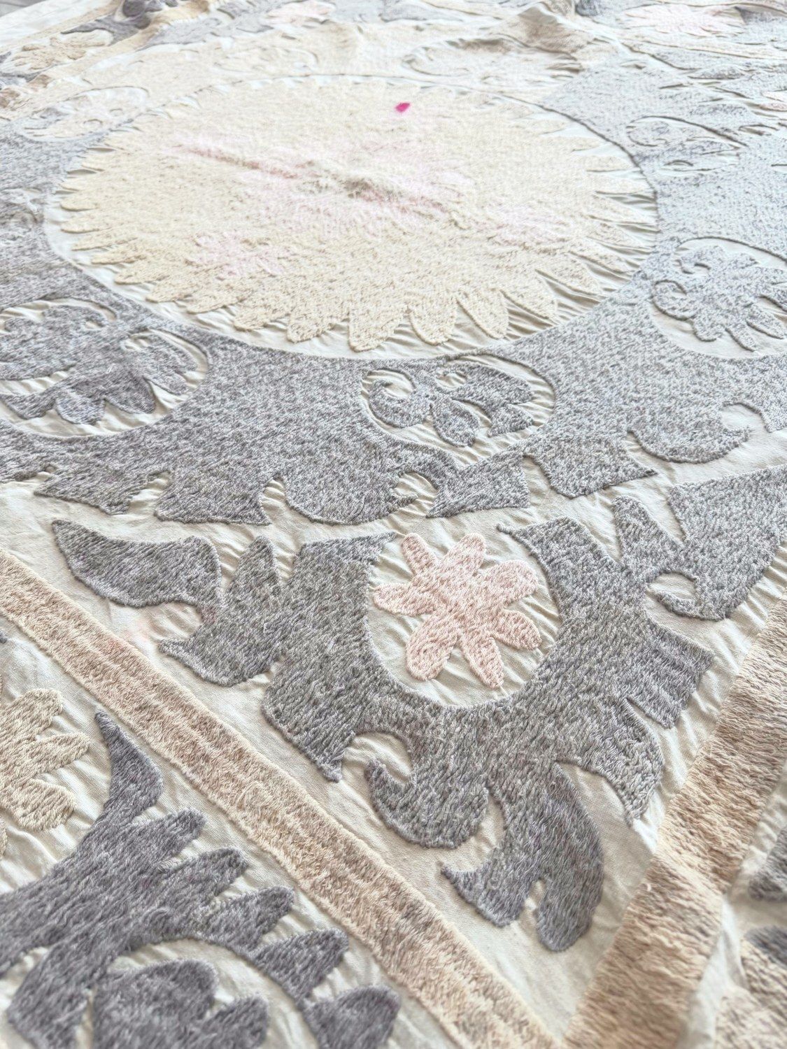 photo furniture Decorative Suzani Tablecloth   4'138 X 152 Cm