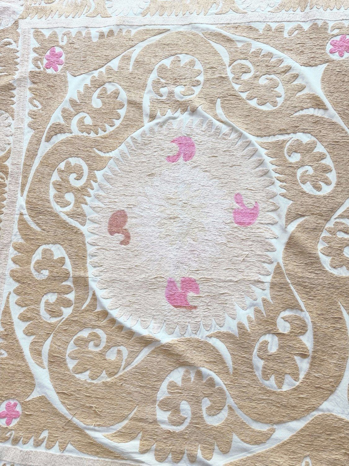 Nappe suzani bohémienne de Boukhara, 141 x 154 cm photo furniture