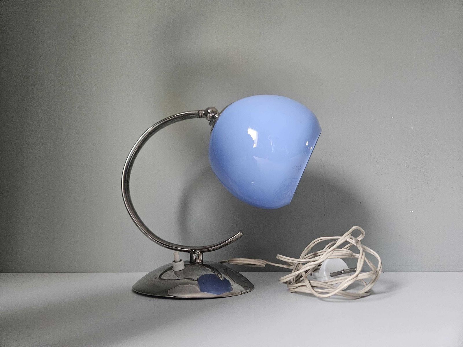 photo vintage Vintage art deco tafellamp, blauw glas, bureaulamp