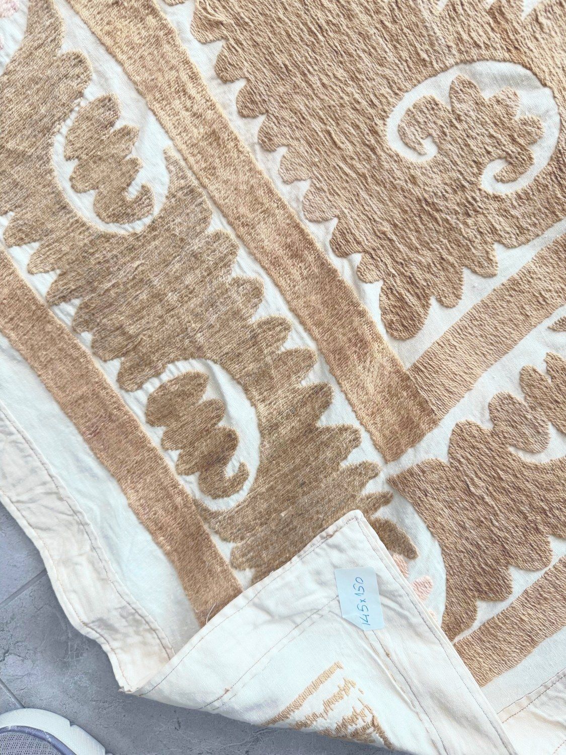 photo for sale Decoratieve Vintage Neutrale Beige Suzani Uit Oezbekistan 145 X 150 Cm