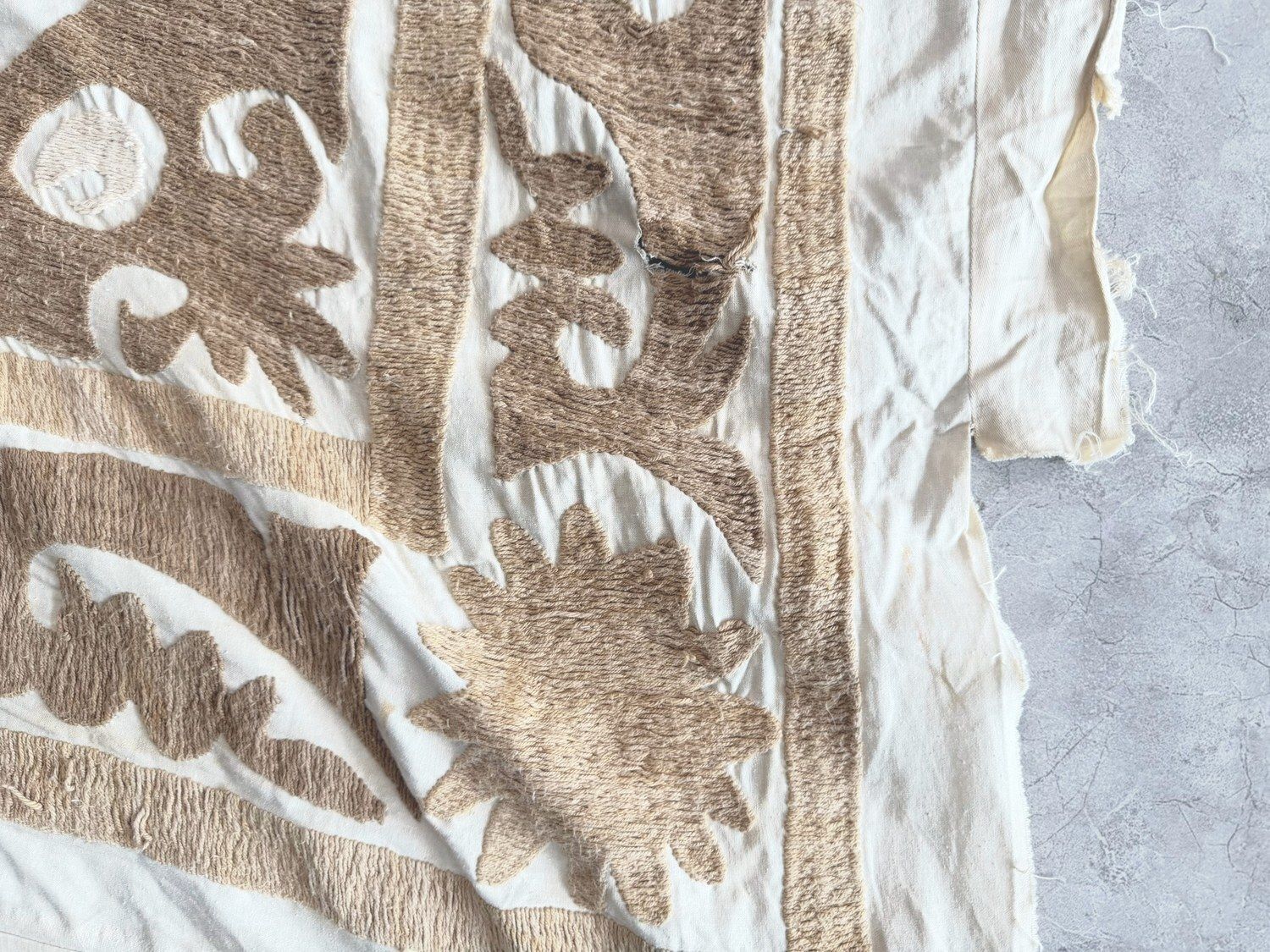 Suzani Wall Decor — Neutral Tan Uzbek Tablecloth 150 X 154 Cm photo 330.0