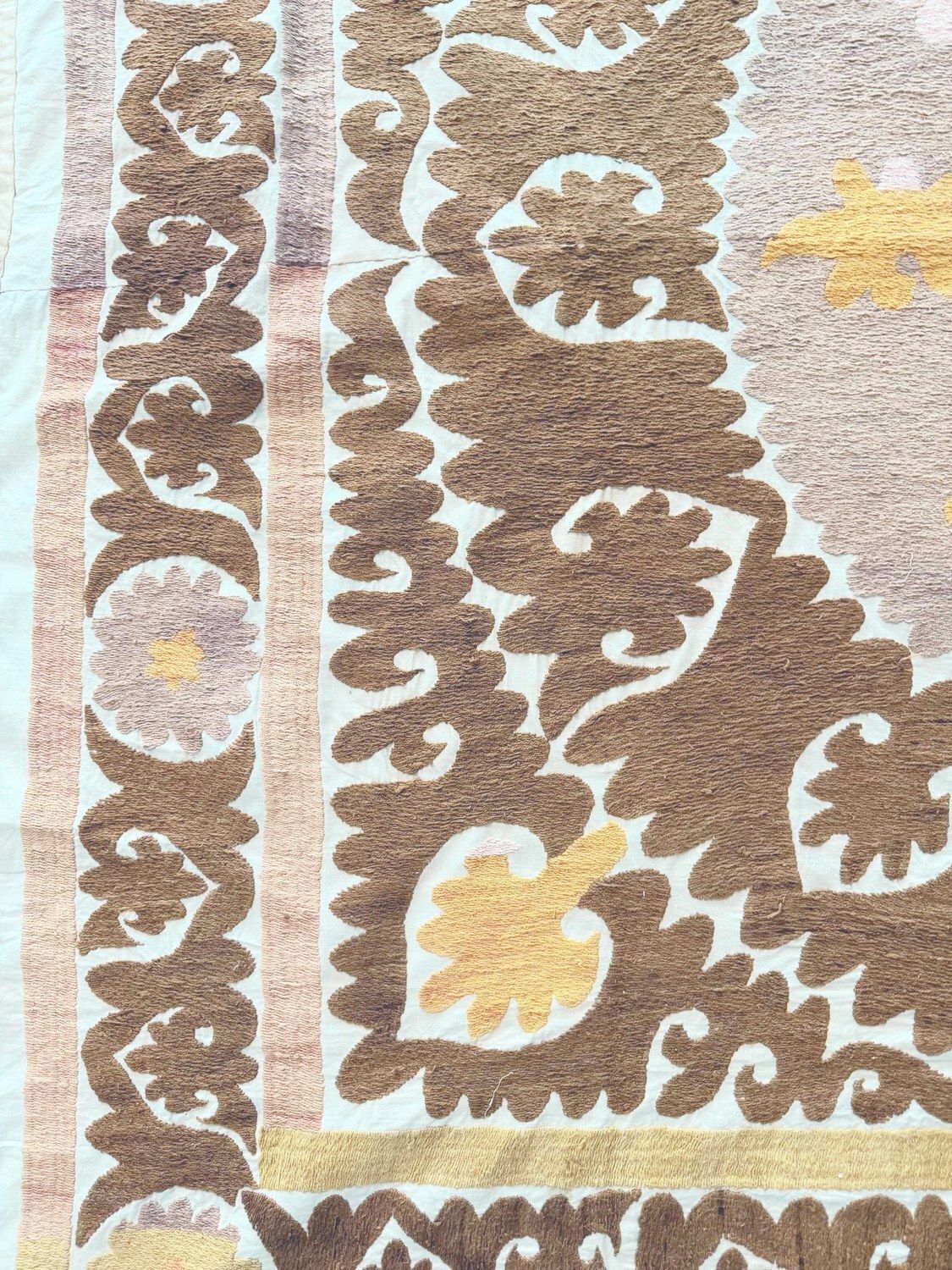 Hand Embroidered Uzbekistan Suzani Tablecloth 150 X 163 Cm photo 346.0