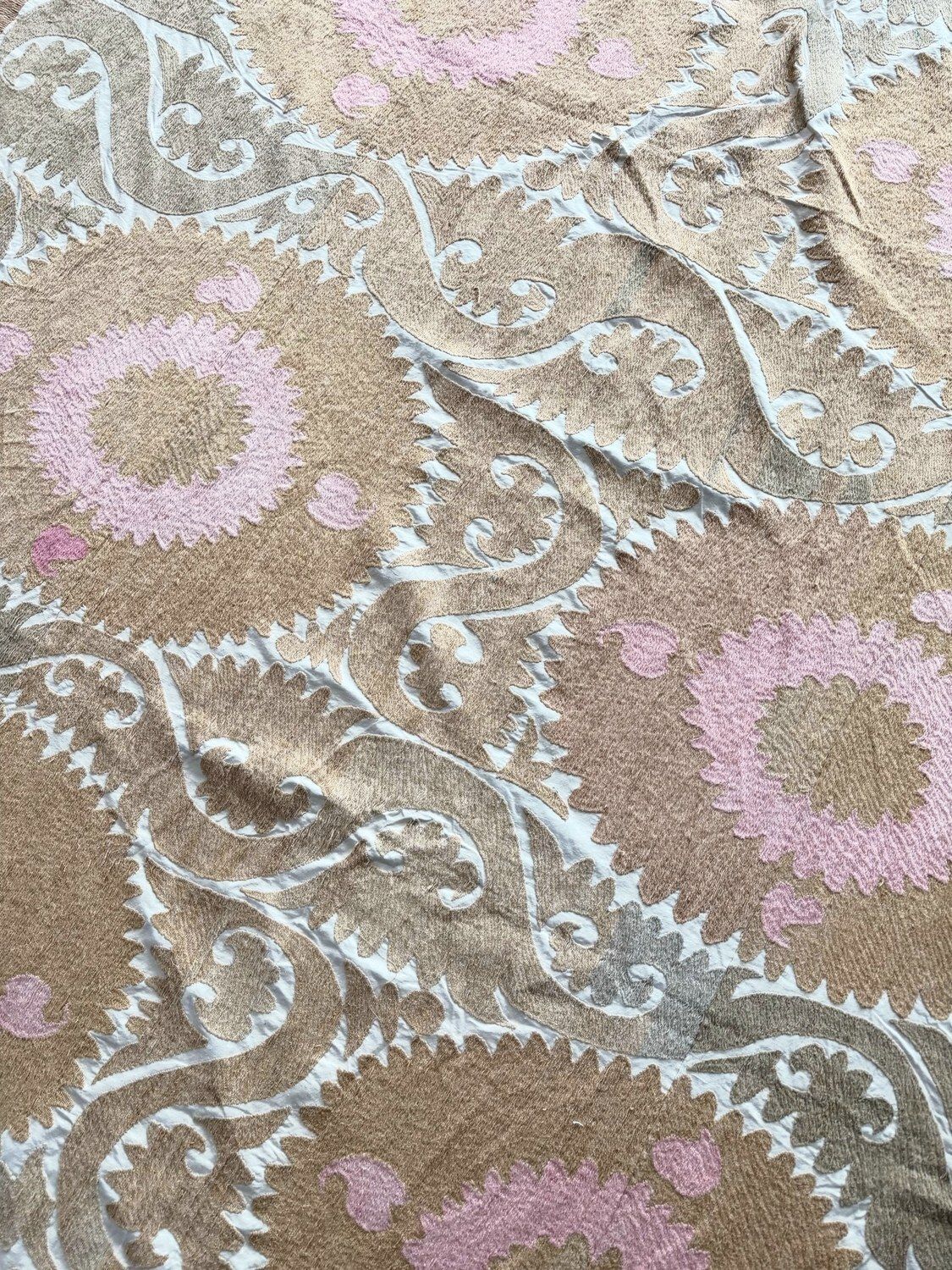Met de hand geborduurd groot neutraal beige suzani bedsprei 245 x 335 cm photo 1162.0